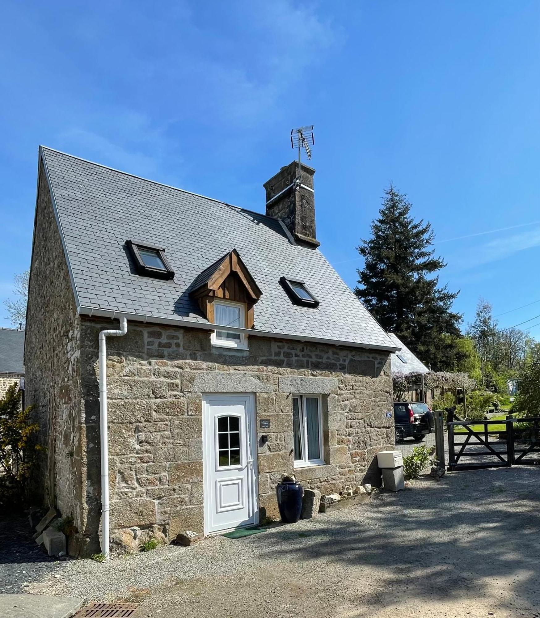 Le Petit Fleur - The Little Flower, Cosy Cottage Saint-Michel-de-Montjoie Buitenkant foto